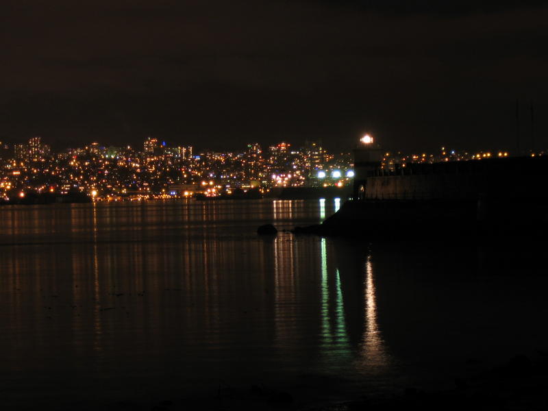 [2005_12_24-christmasnight-stanleypark/20_00_17.jpg]