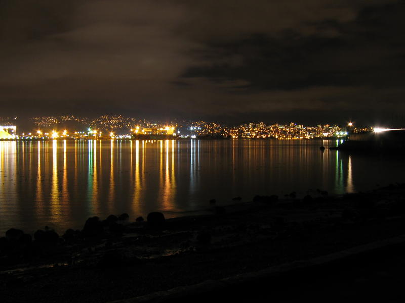 [2005_12_24-christmasnight-stanleypark/20_03_32.jpg]