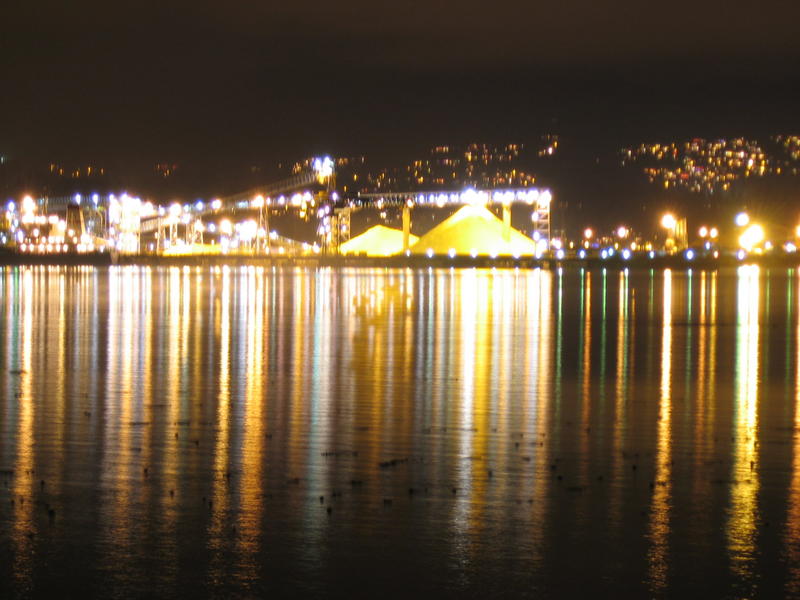 [2005_12_24-christmasnight-stanleypark/20_05_54.jpg]