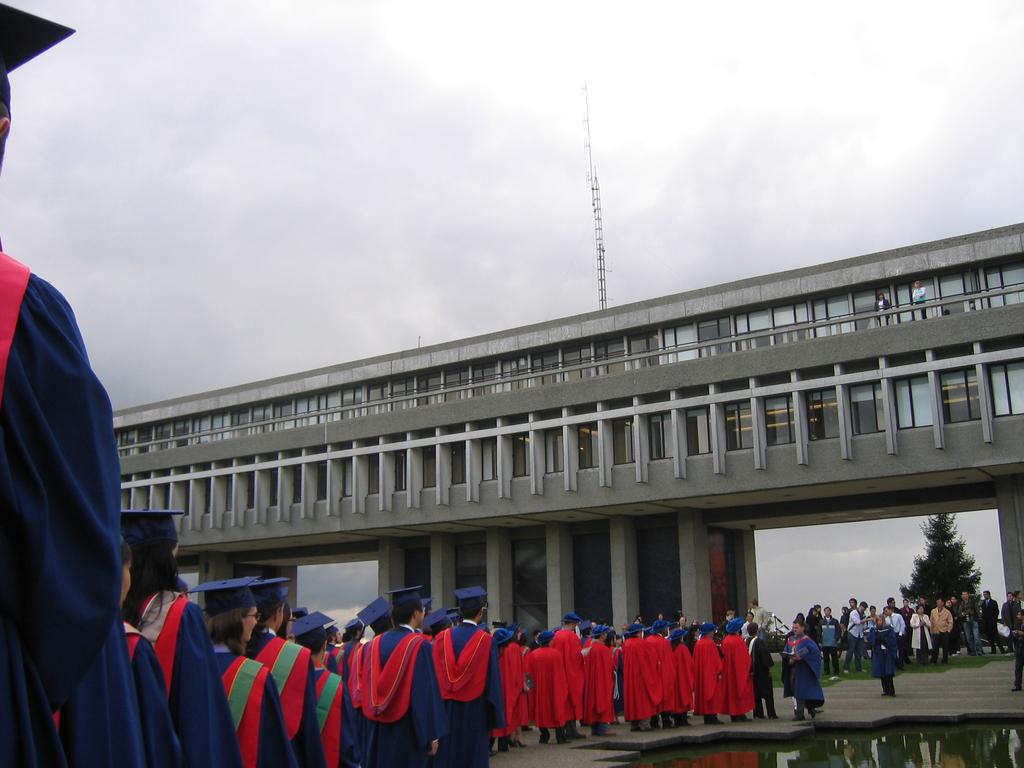 [2007_10_04-sfu-convocation/14_39_32.jpg]