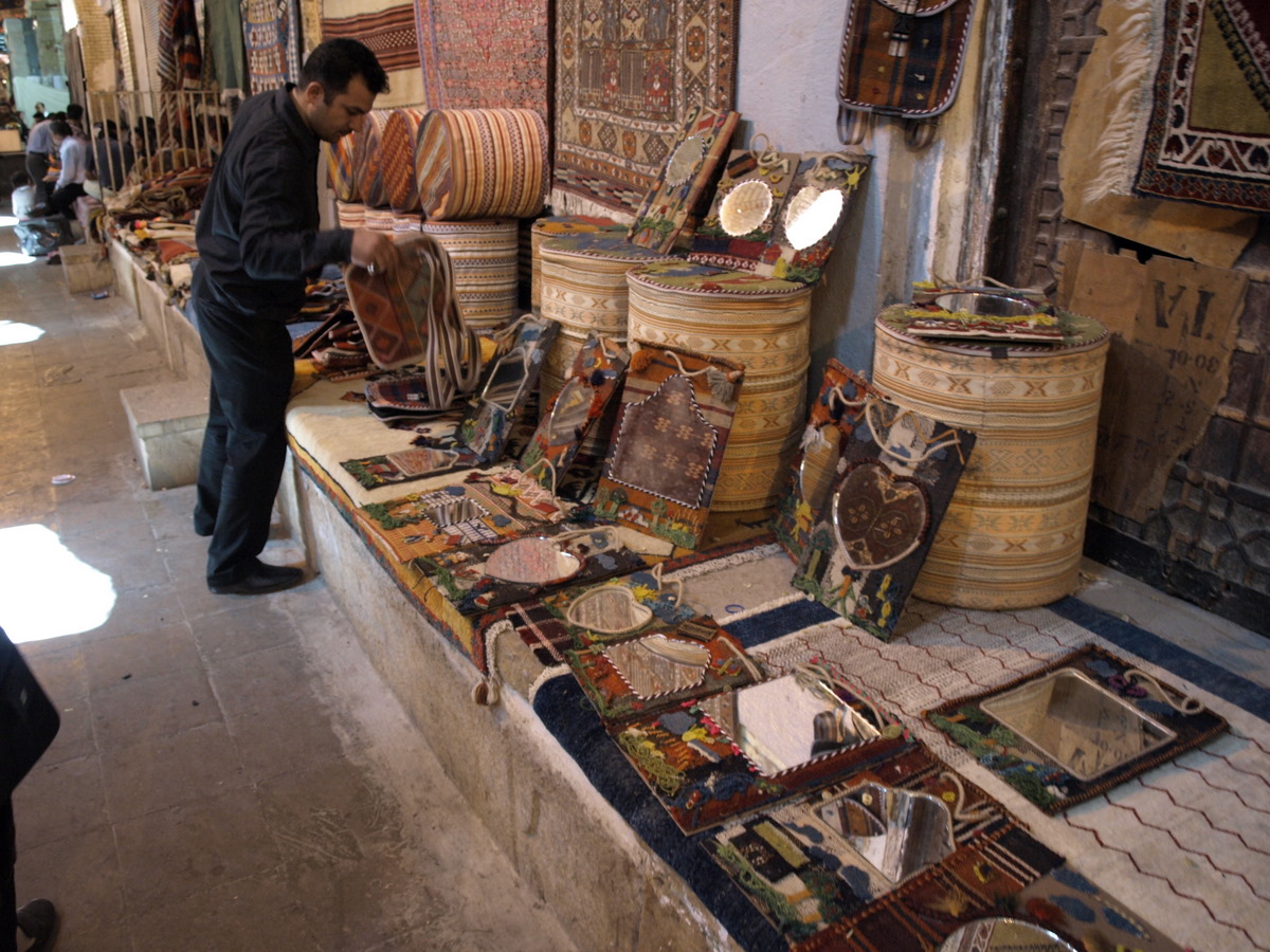[2008-03-23_shiraz-vakil-bazar/20080323_172_01.JPG]