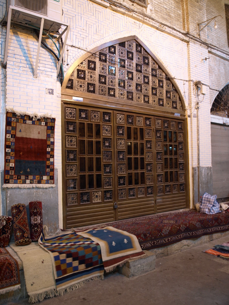 [2008-03-23_shiraz-vakil-bazar/20080323_97.JPG]