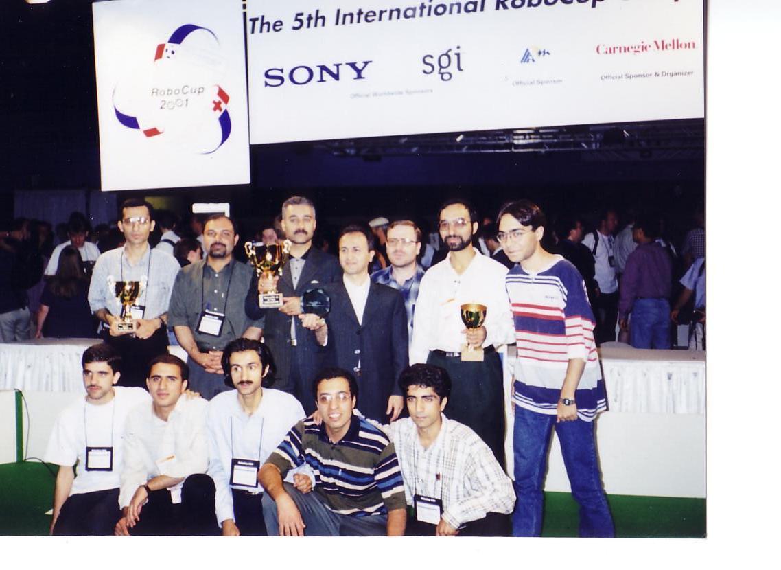 [robocup2001-2rev/usa-16-2.jpg]
