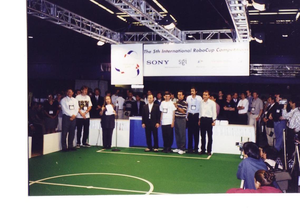 [robocup2001-2rev/usa-16-3.jpg]