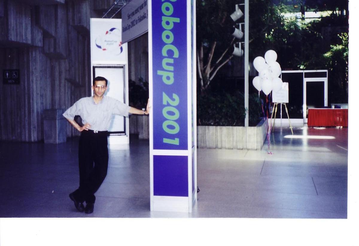 [robocup2001-2rev/usa-17-1.jpg]